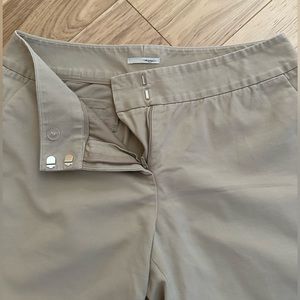 Khaki shorts with pockets